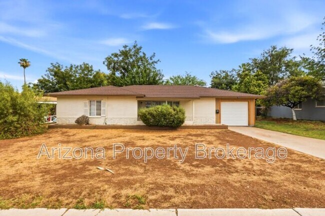 Building Photo - 4640 E Oak St