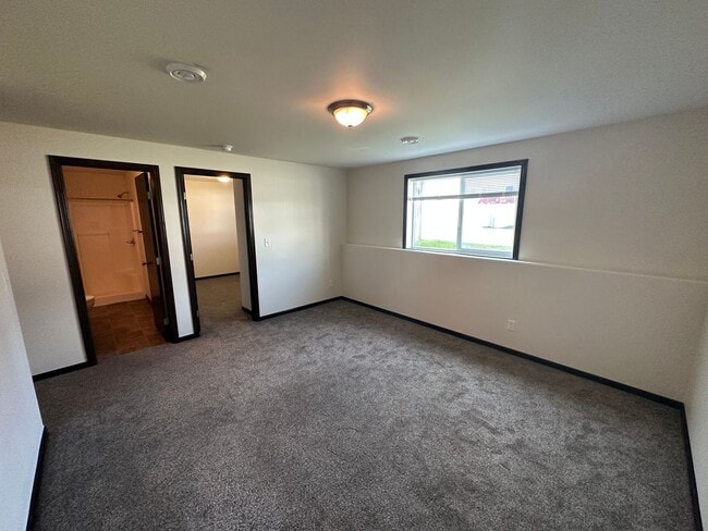 Building Photo - 3 Bed 3 Bath Twin Home