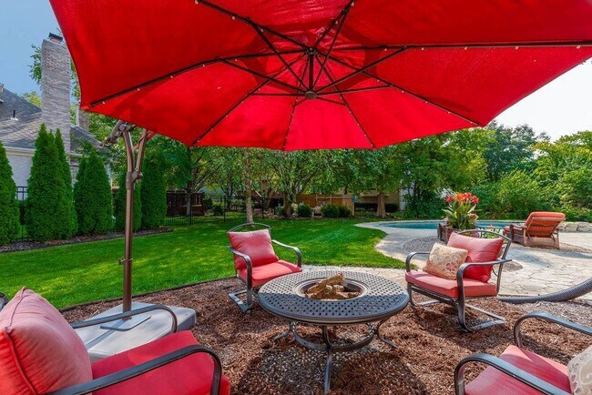 Building Photo - {5801} Spacious 2 Story Home in highly des...