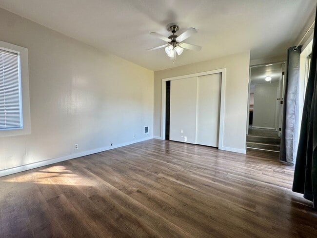 Building Photo - 210 18th St