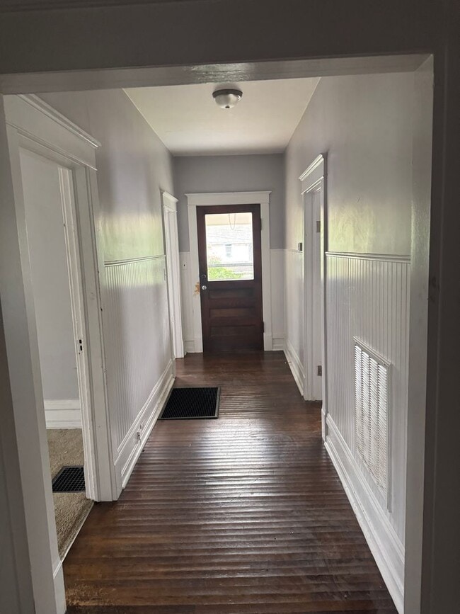 Building Photo - Four bedroom home in Bristol VA