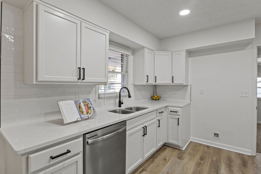 Building Photo - 2378 Green Forrest Dr