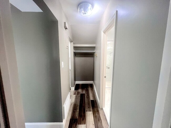 Building Photo - Charming 1-Bedroom Apartment Near JFK – Pr...