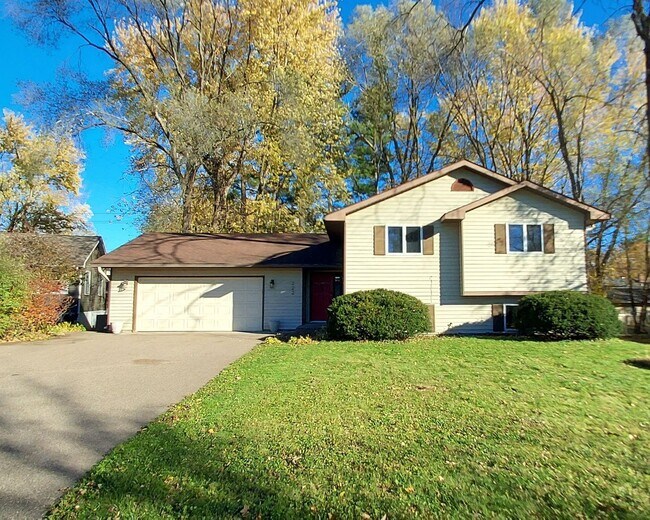 Primary Photo - Nice 4 Bedroom 2 Bathroom house in Hudson