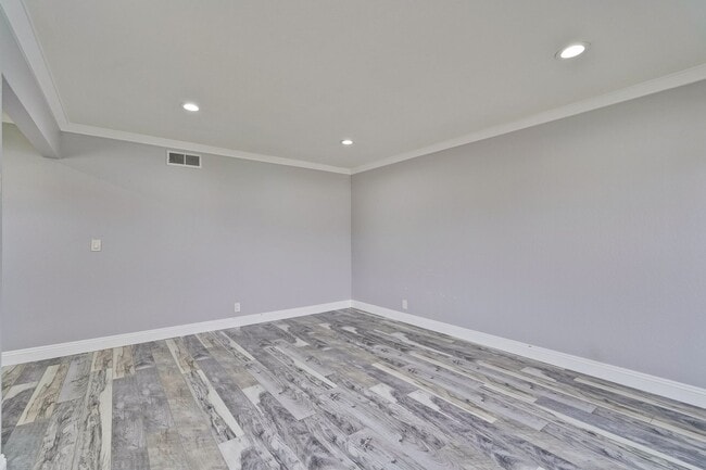 Building Photo - Stunning Single Family Home