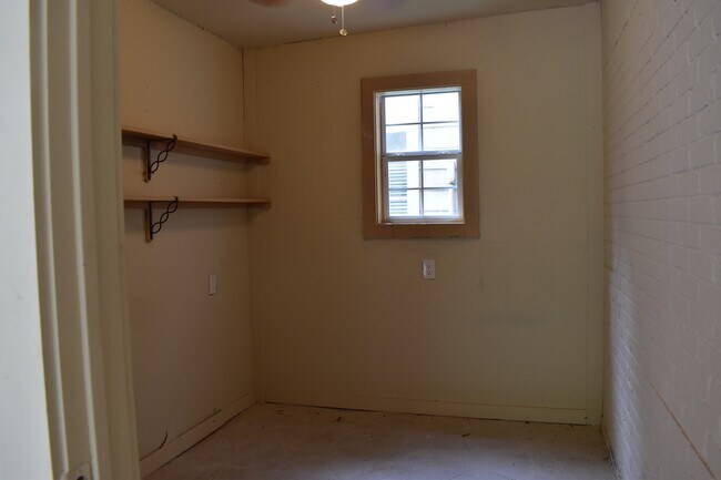 Building Photo - 6501 Gambier Ln