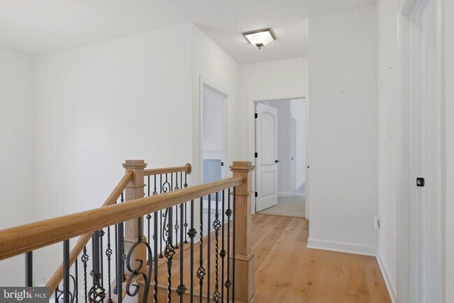 Building Photo - 301 Kingdom Dr
