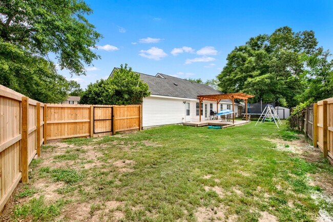 Building Photo - 211 Mikal Dr