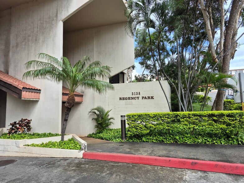 Building Photo - 3138 Waialae Ave
