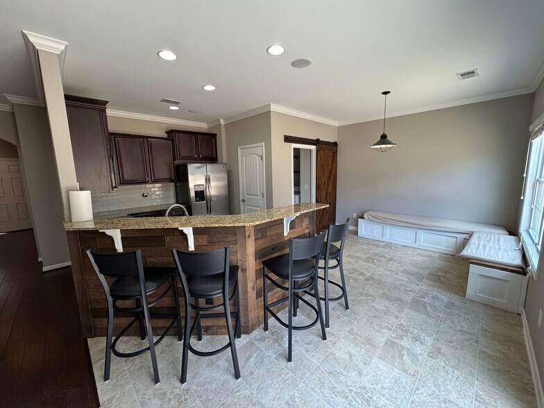 Building Photo - 440 Colony Lakes Dr