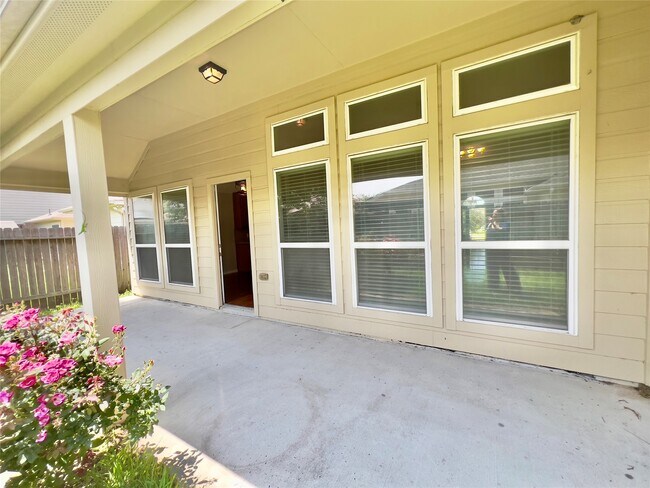 Building Photo - 9912 Western Ridge Way