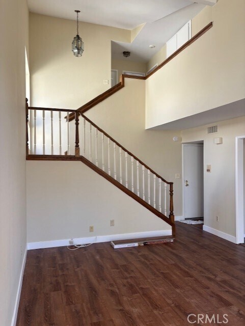 Building Photo - 25900 Oak St