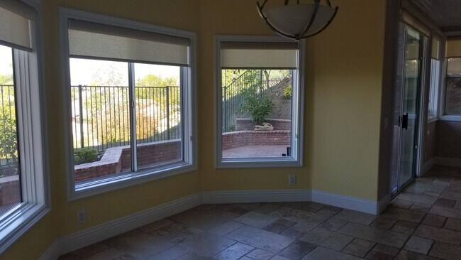 Building Photo - Fantastic and large home with forever view...