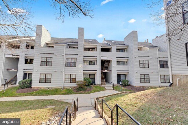 Building Photo - 1639 Carriage House Terrace