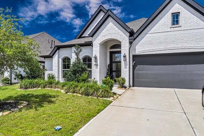 Building Photo - 2711 Sylvan Birch Trl