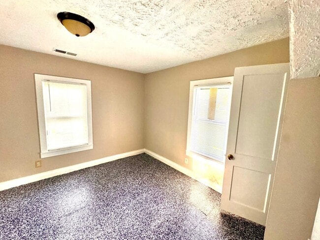 Building Photo - 2597 Henderson St