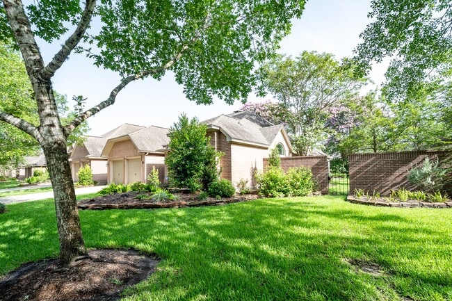 Building Photo - 2506 S Strathford Ln