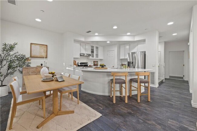 Building Photo - RECENTLY RENOVATED 3 BED, 3 BATH CONDO! $4,500 (OAK CREEK-IRVINE)