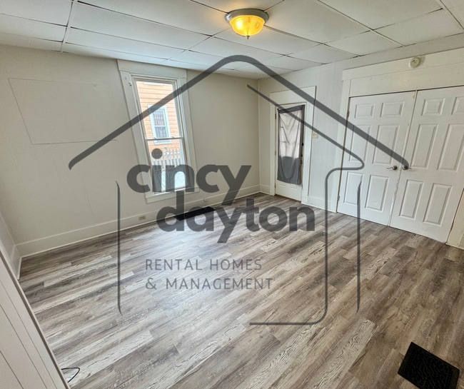 Building Photo - 110 N River St