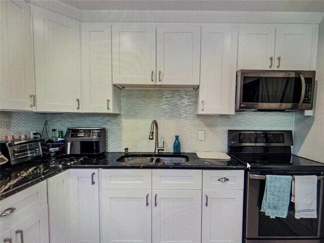 Building Photo - 9725 Alsobrook Ave
