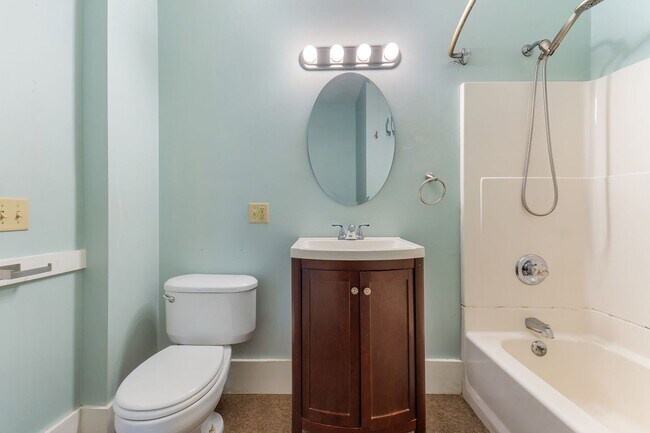 Building Photo - 96 Broadway