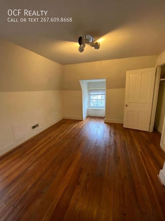 Building Photo - 316 S 43rd St