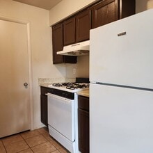 Building Photo - 1BR $700/m with $500 deposit