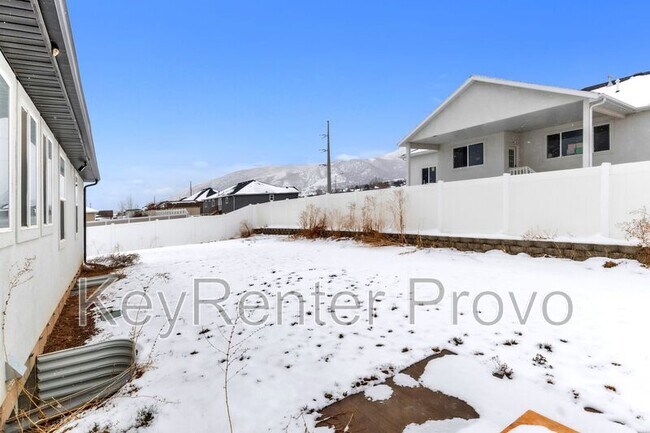 Building Photo - 1226 N 150 E