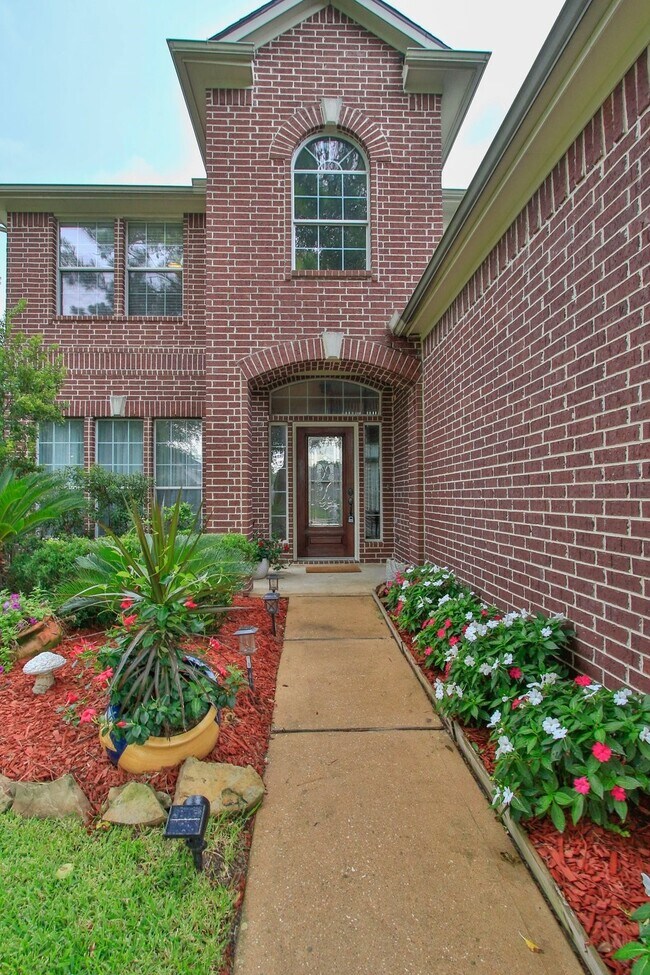 Building Photo - 16706 Mallory Bridge Dr