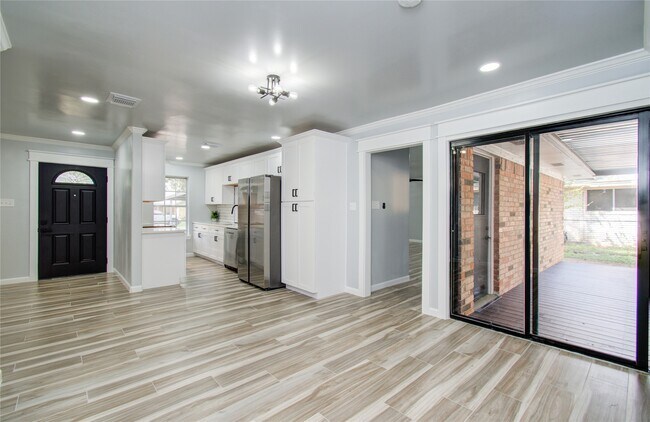 Building Photo - 1806 Cypress Dr
