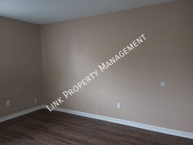 Building Photo - 5007b N Moore Ln