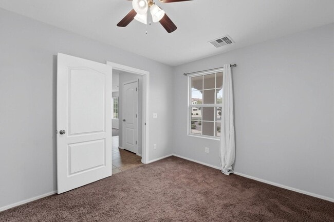 Building Photo - 2220 S Ponderosa Dr