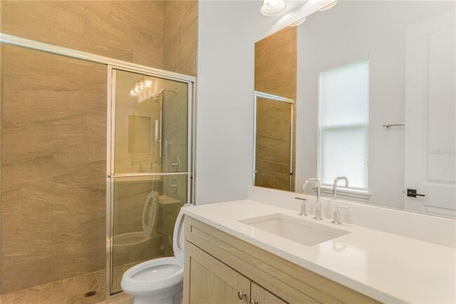 Building Photo - 15023 Pendio Dr