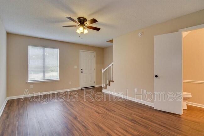 Building Photo - 3508 Woodlake Rd