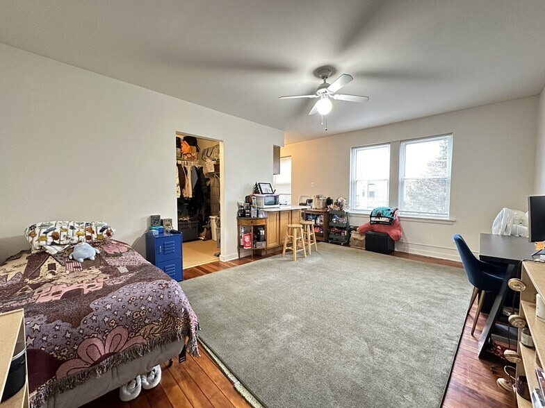 Building Photo - 4532 N Ashland Ave