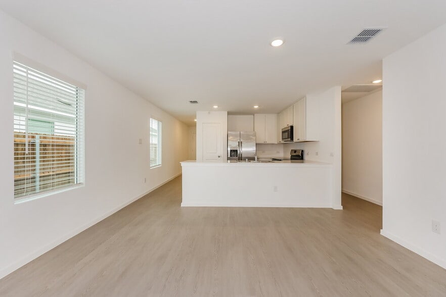 Building Photo - 1219 Maple St