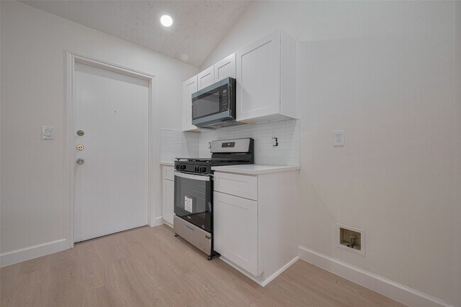Building Photo - 16250 Rancho Blanco Dr