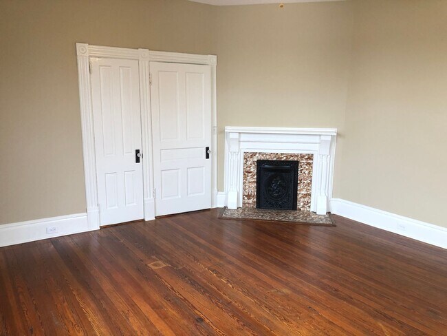 Building Photo - 411 S 8th St