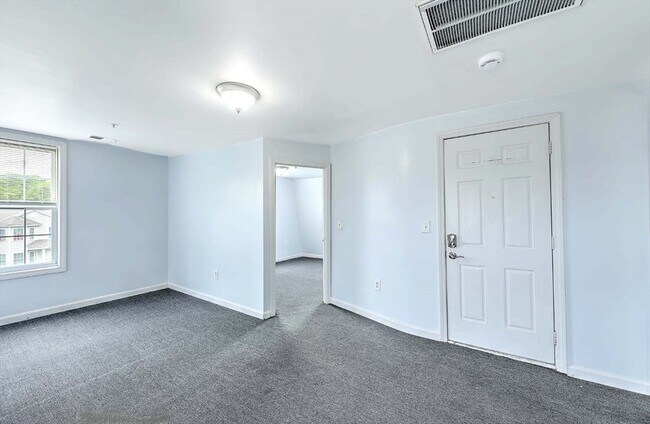 Building Photo - 458 Weir St