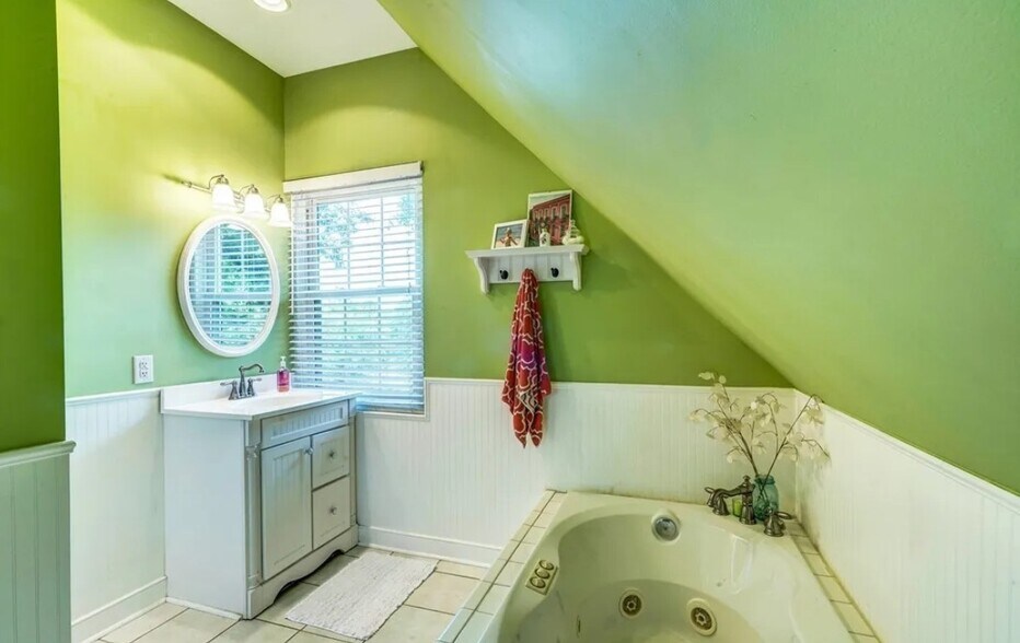 Building Photo - 3500 Rosewood Ave