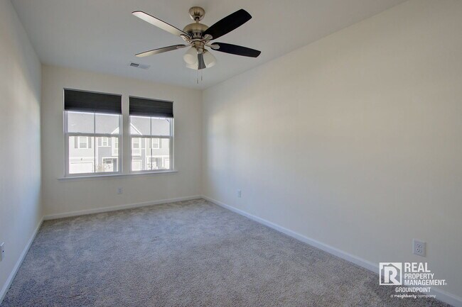 Building Photo - 432 Trotters Ln