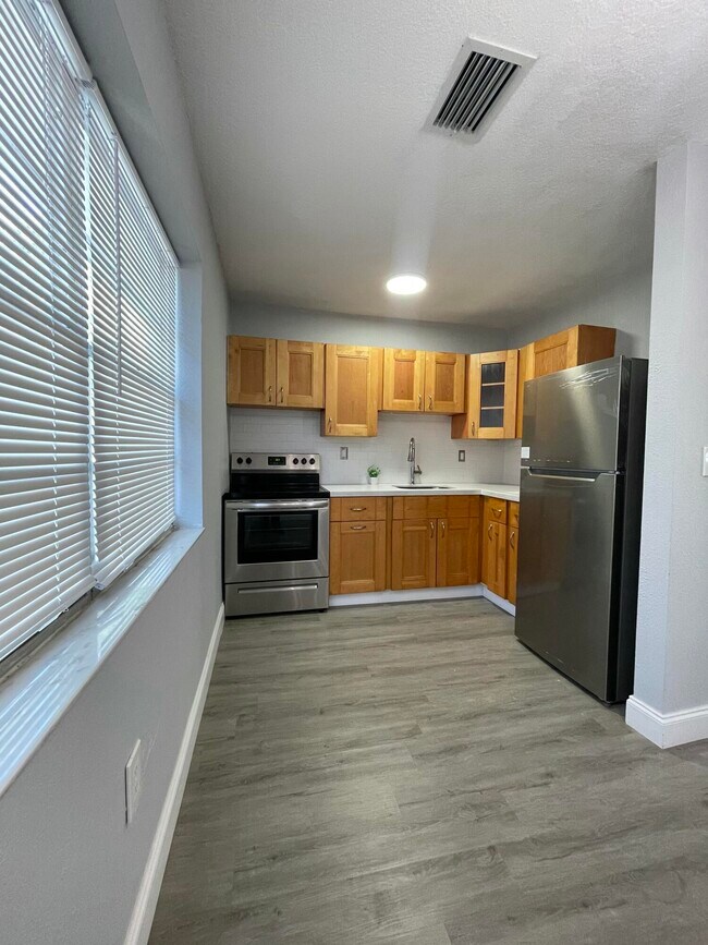 Building Photo - 110 SE 7th St