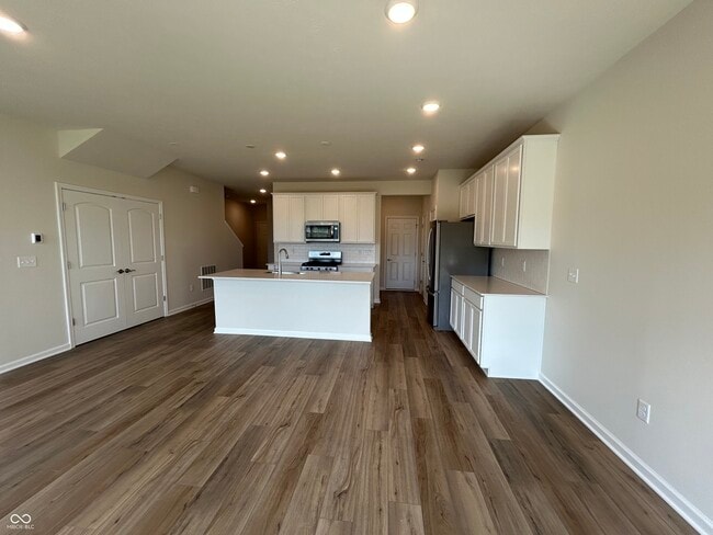 Building Photo - 9755 Behner Dr
