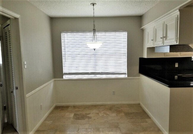 Building Photo - 17603 Butte Creek Rd
