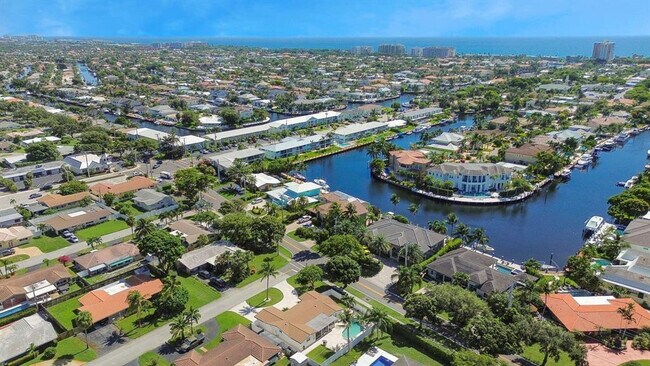 Building Photo - 2250 NE 35th St