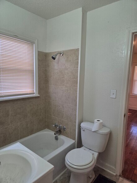 Building Photo - 3429 Mersington Ave