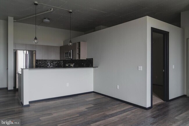 Building Photo - 1600 W Girard Ave