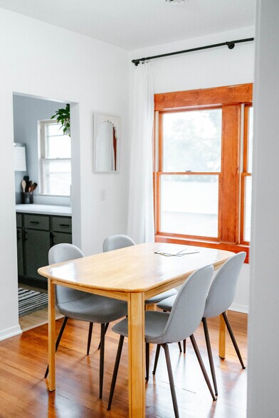 Building Photo - 711 S Phillips Ave