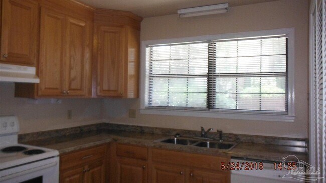 Building Photo - 2361 Sugartree Ct
