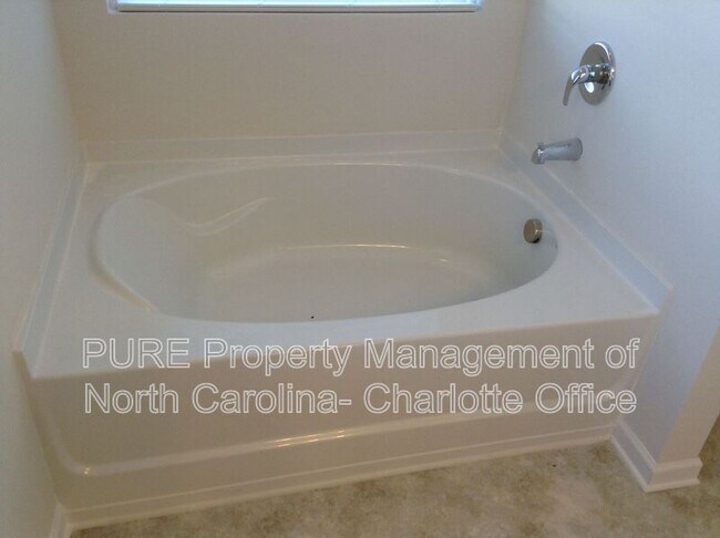 Building Photo - 613 Oak Forest Lane